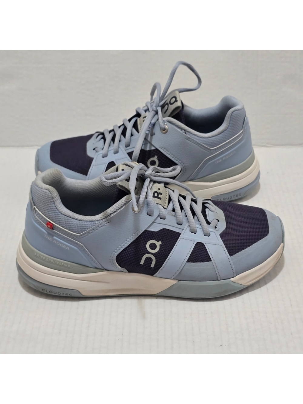 On The Roger Clubhouse Pro Sneakers Womens 8.5 Blue CloudTec Tennis Walking Shoe